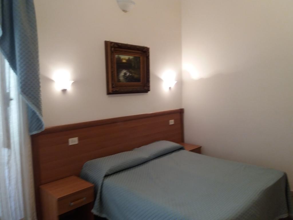 Ritmo Blues 3* Rom